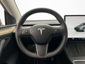 Tesla Model Y bild 16