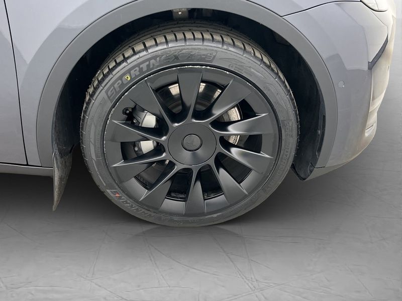 Tesla Model Y bild 35