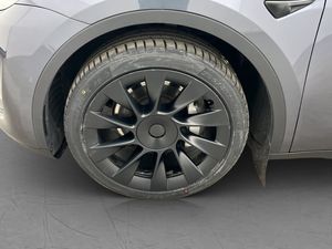 Tesla Model Y bild 32