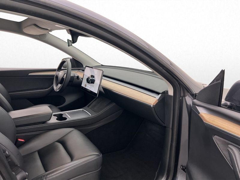 Tesla Model Y bild 13
