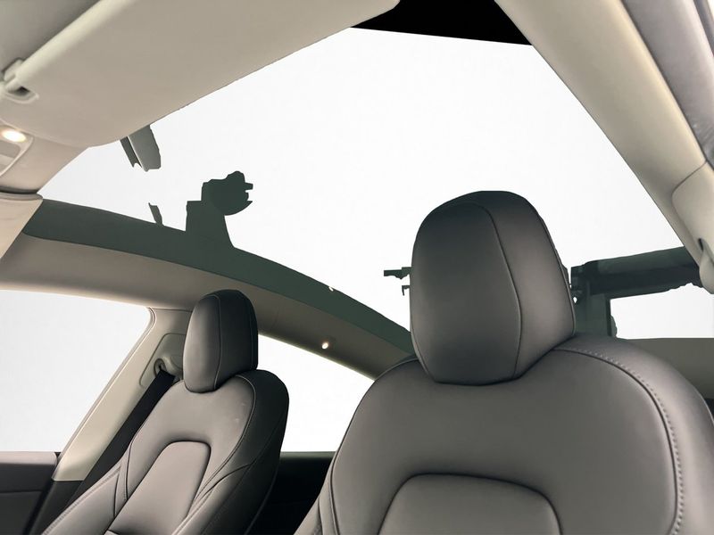 Tesla Model Y bild 31