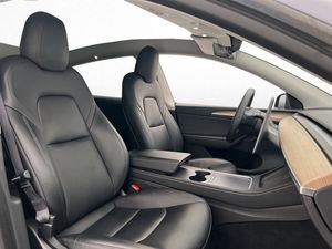 Tesla Model Y bild 12