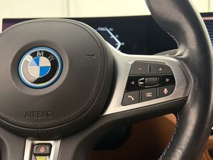 BMW i4 bild 24