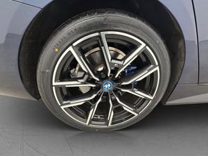BMW i4 bild 38