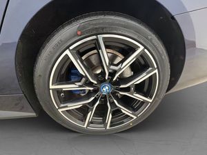 BMW i4 bild 37