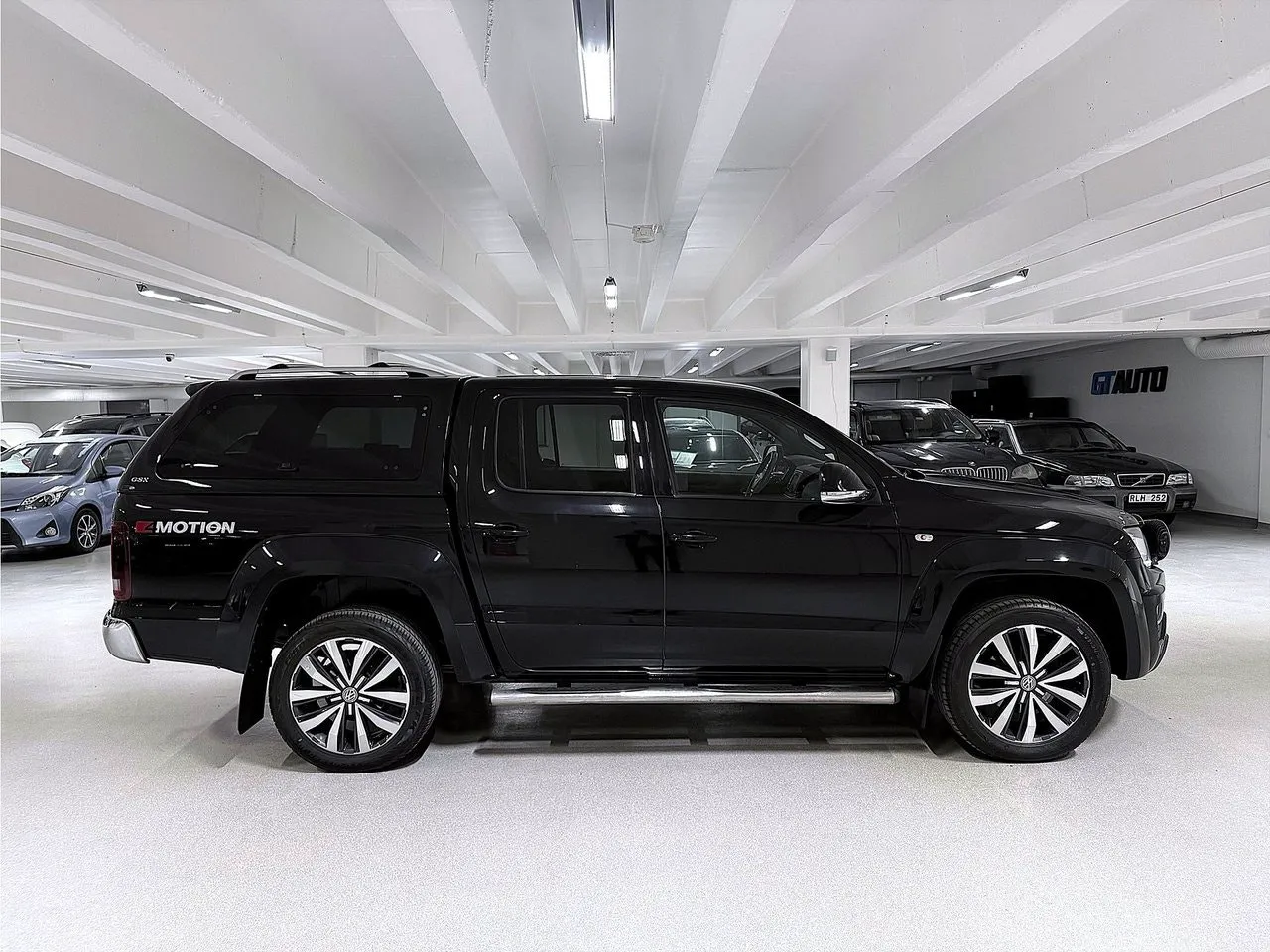 Vehicle image 3