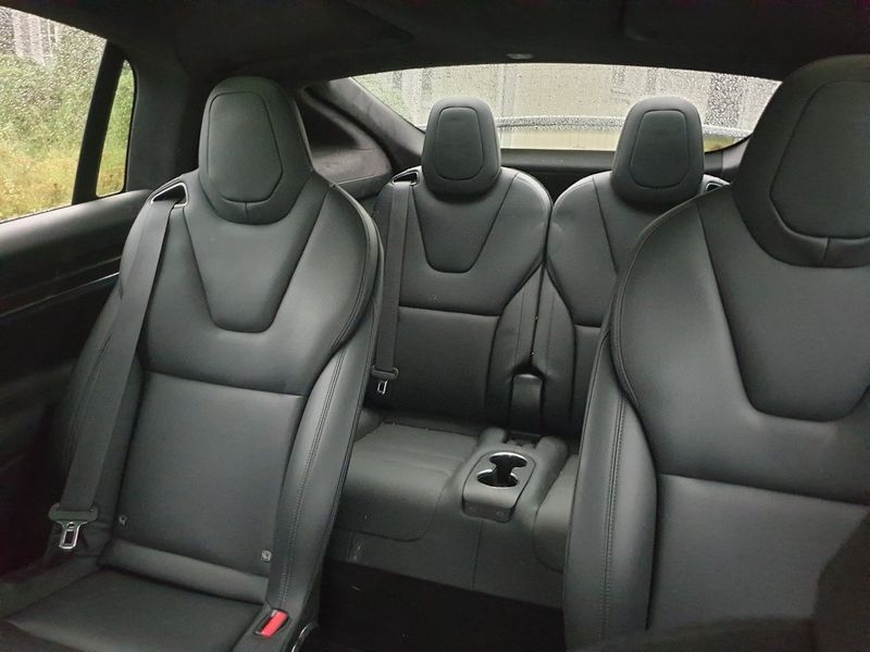 Tesla Model X bild 32