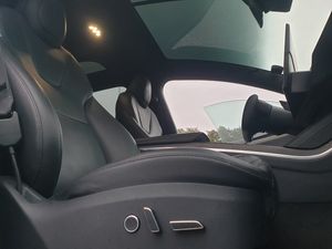Tesla Model X bild 12