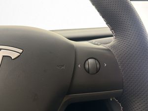 Tesla Model Y bild 15