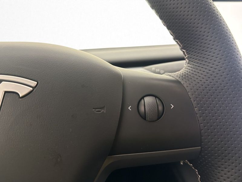 Tesla Model Y bild 15