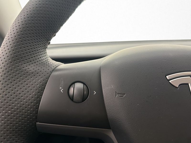 Tesla Model Y bild 14