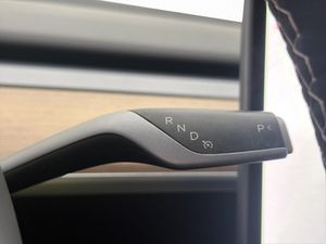 Tesla Model Y bild 16