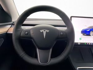 Tesla Model Y bild 13