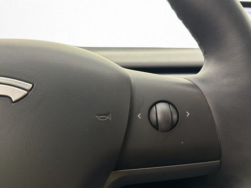Tesla Model Y bild 16