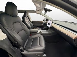Tesla Model Y bild 26