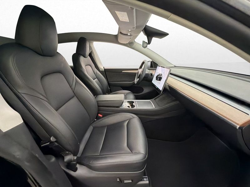 Tesla Model Y bild 26