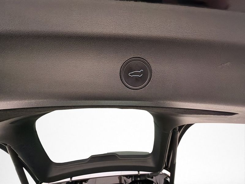Tesla Model Y bild 30