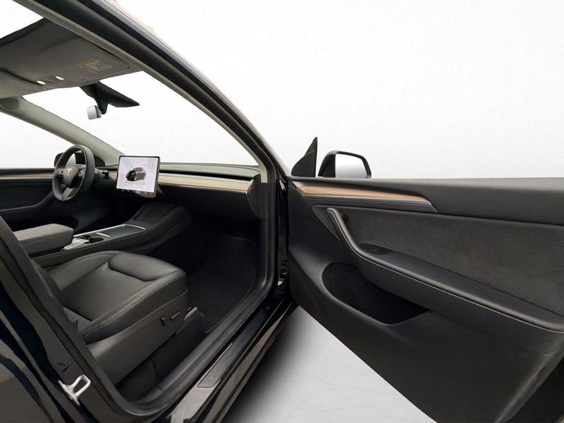 Tesla Model Y bild 27