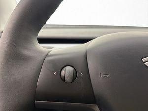 Tesla Model Y bild 15