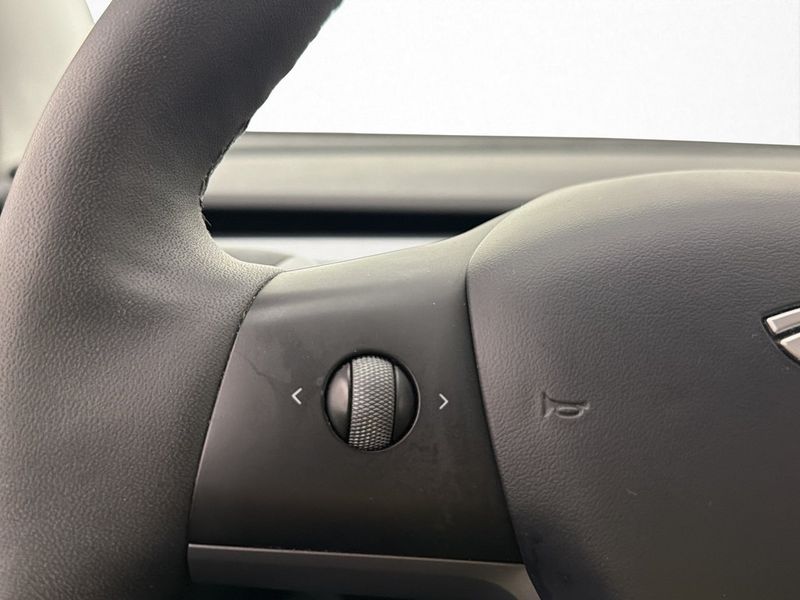 Tesla Model Y bild 15