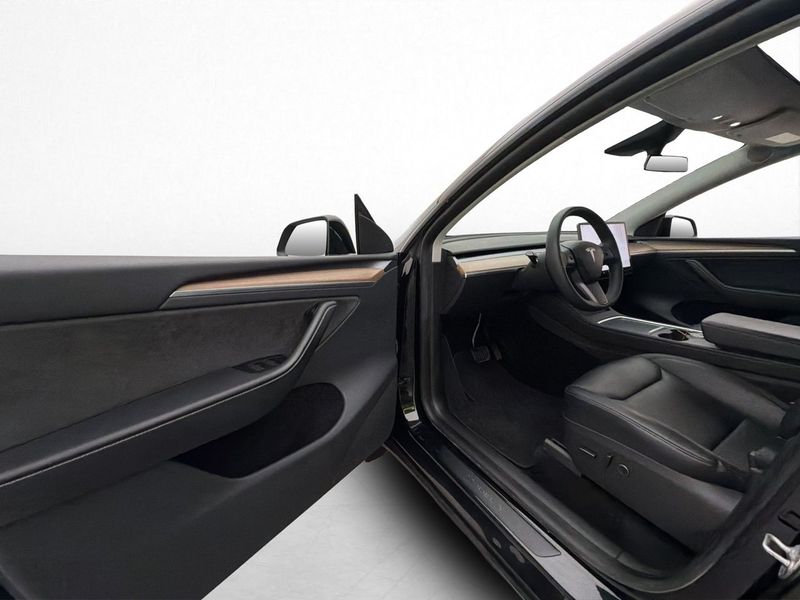 Tesla Model Y bild 11