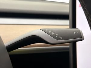 Tesla Model Y bild 17