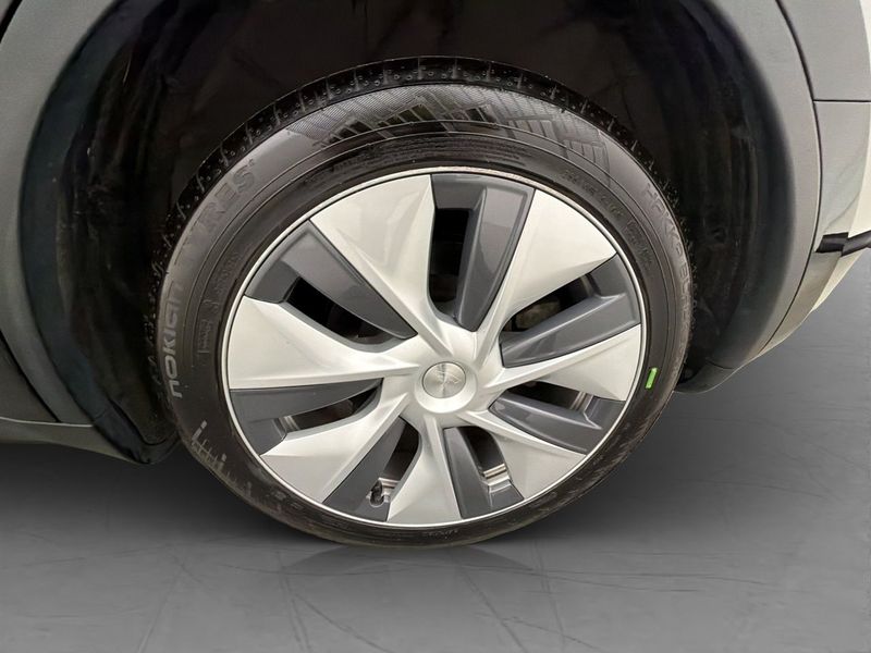 Tesla Model Y bild 33