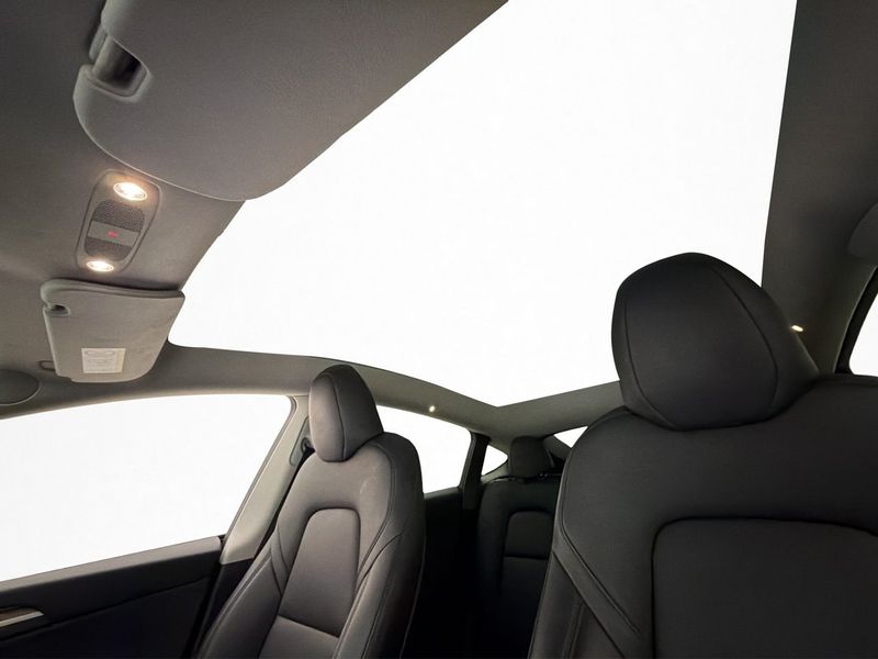 Tesla Model Y bild 13