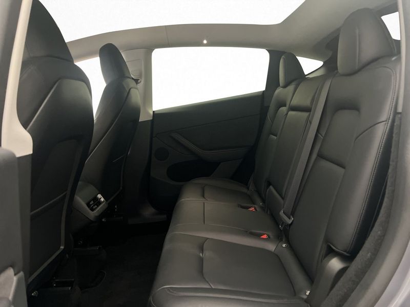 Tesla Model Y bild 30