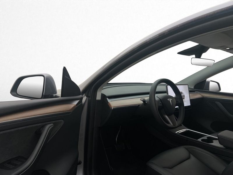 Tesla Model Y bild 12