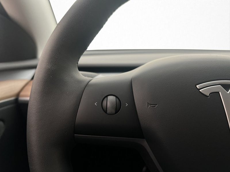 Tesla Model Y bild 17