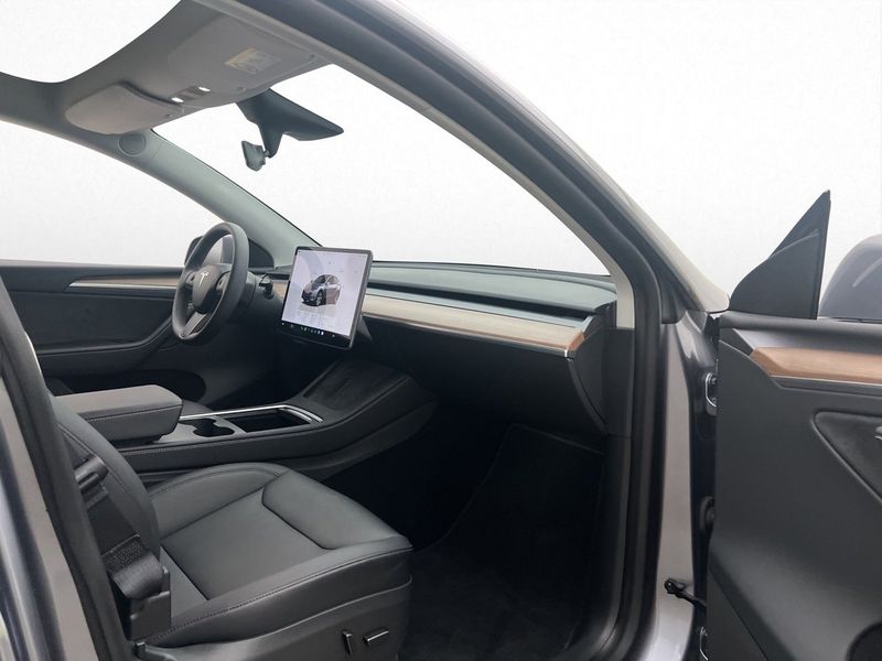 Tesla Model Y bild 28