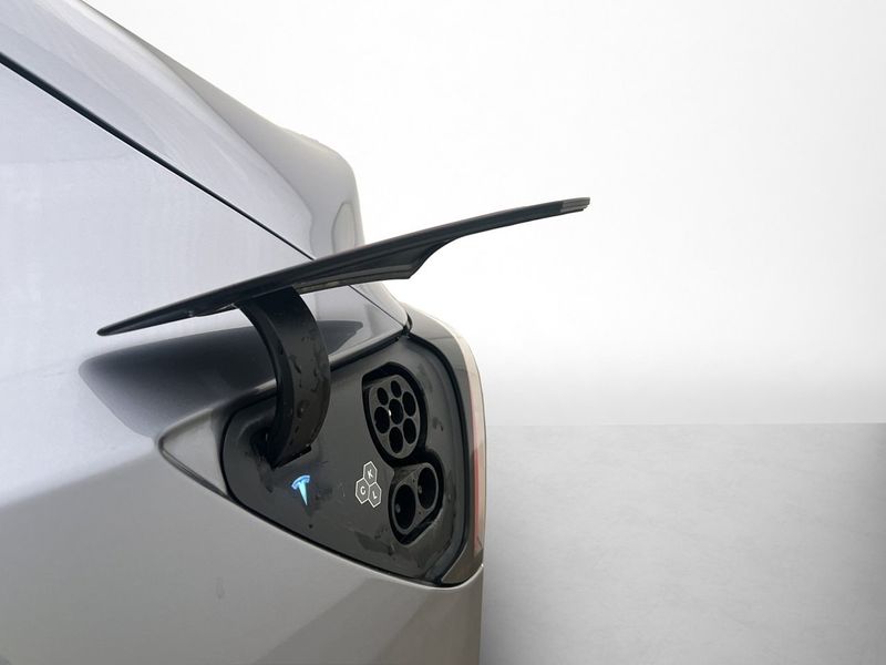 Tesla Model Y bild 32