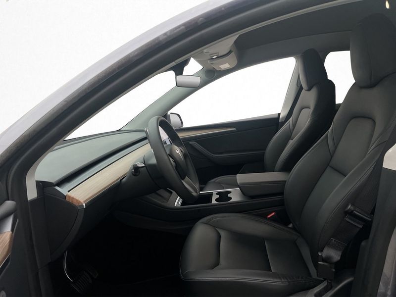 Tesla Model Y bild 13