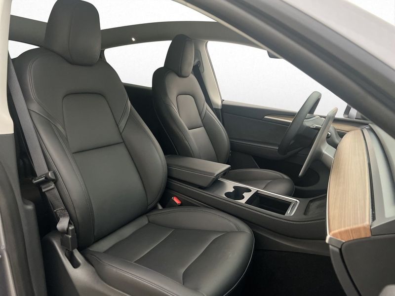 Tesla Model Y bild 29