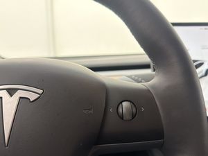 Tesla Model Y bild 21