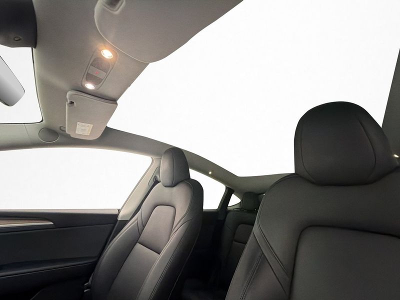 Tesla Model Y bild 19