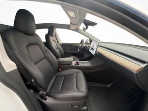 Tesla Model Y bild 16
