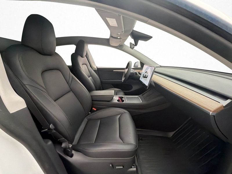 Tesla Model Y bild 16