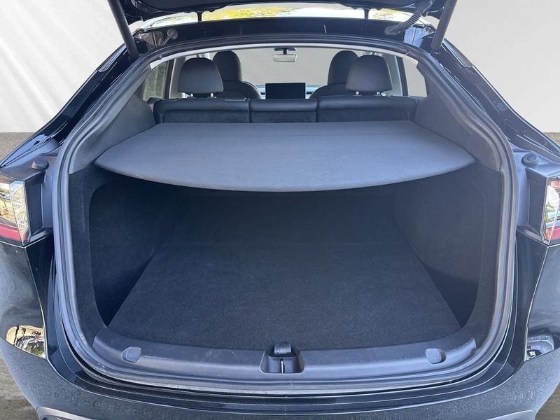 Tesla Model Y bild 23