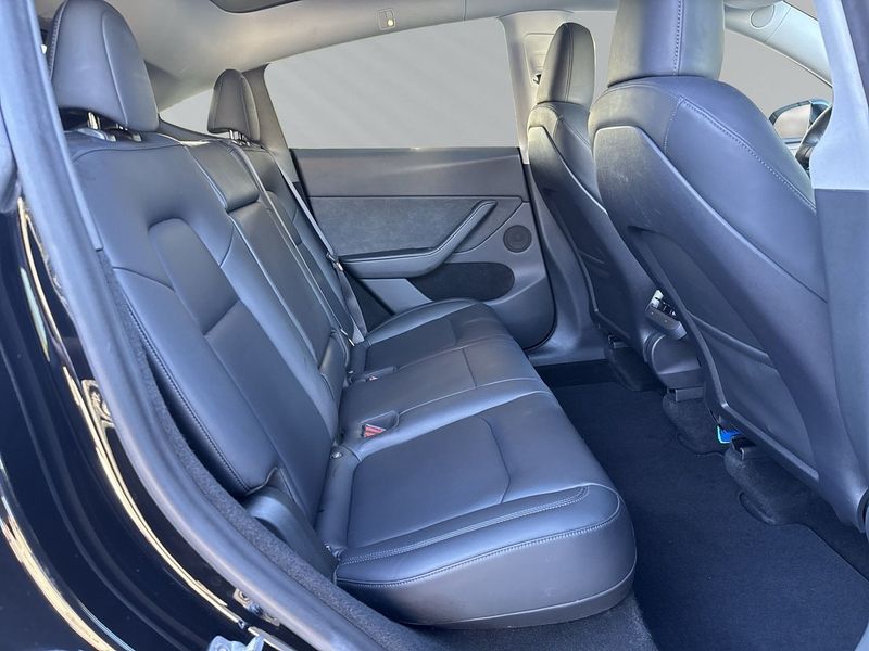 Tesla Model Y bild 16