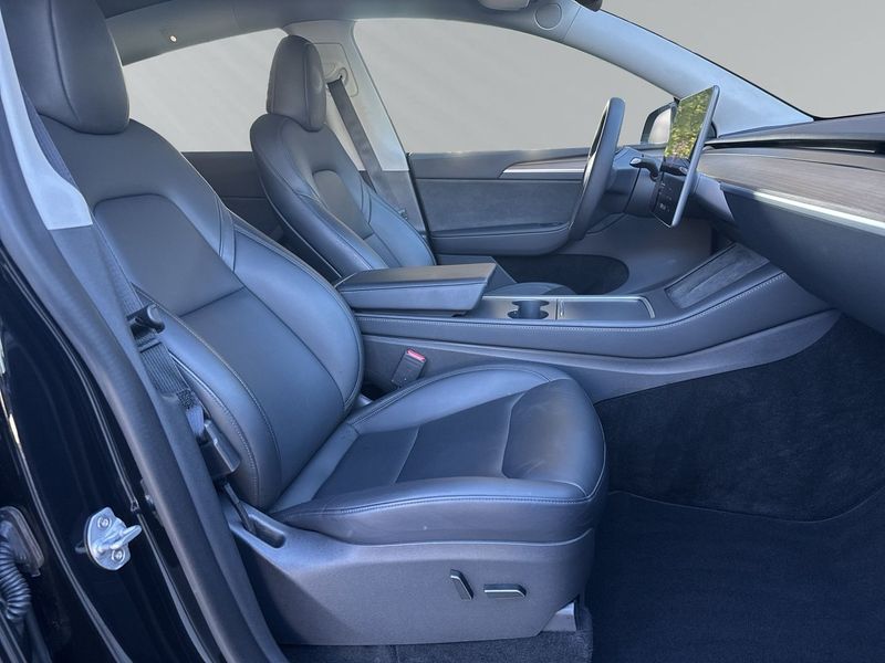 Tesla Model Y bild 14