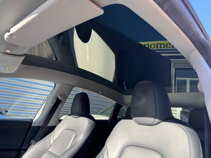 Tesla Model Y bild 18