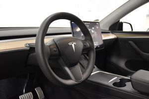 Tesla Model Y bild 8