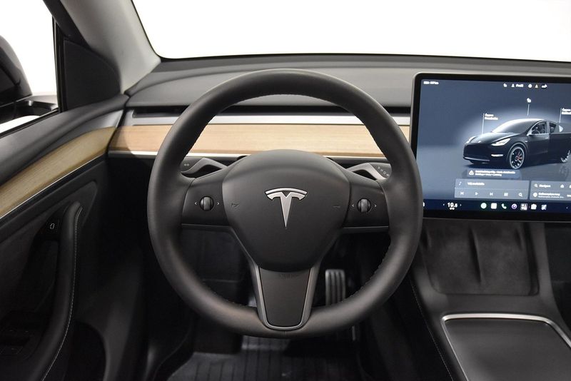 Tesla Model Y bild 2
