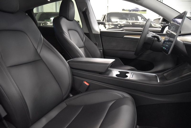 Tesla Model Y bild 13