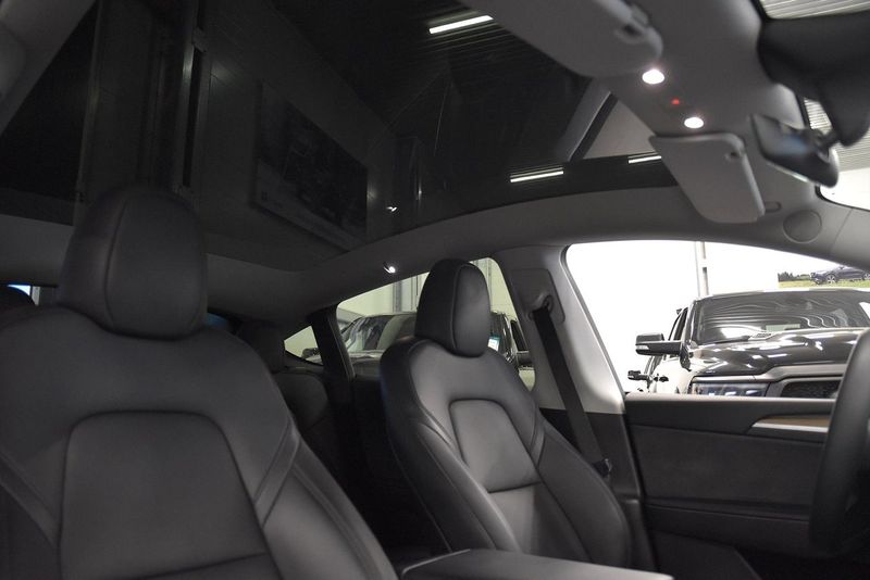 Tesla Model Y bild 14