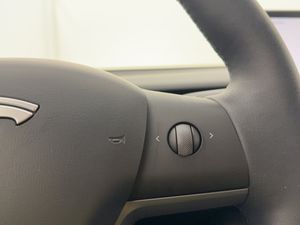 Tesla Model Y bild 31