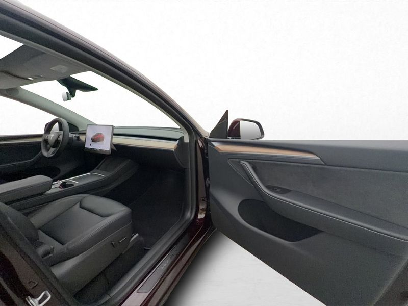 Tesla Model Y bild 17