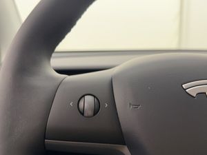Tesla Model Y bild 32